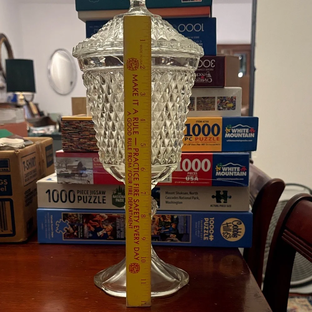 Elegant Crystal Candy Dish with Lid - Picture 4 of 9